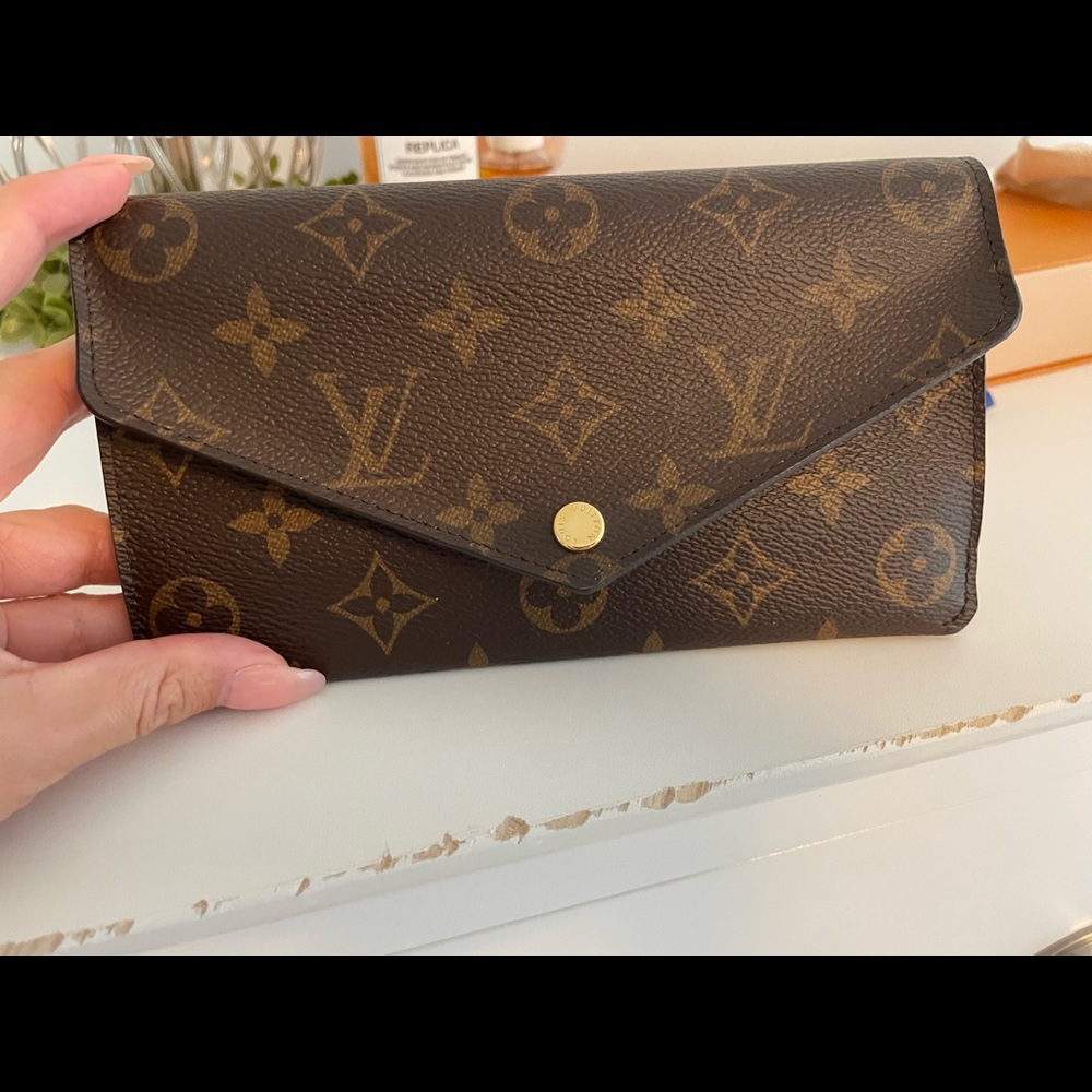 Authentic Louis Vuitton clutch/wallet